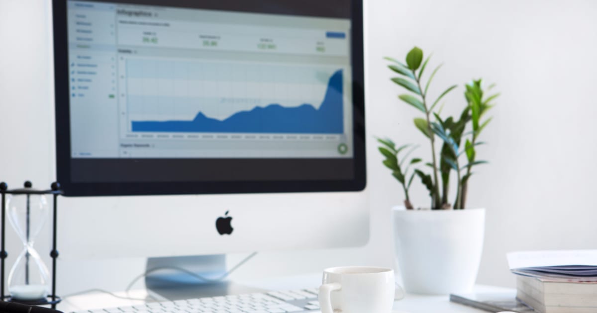 Google Ads vs SEO: Onde um Pequeno Negócio no Reino Unido Deve Realmente Investir Primeiro?